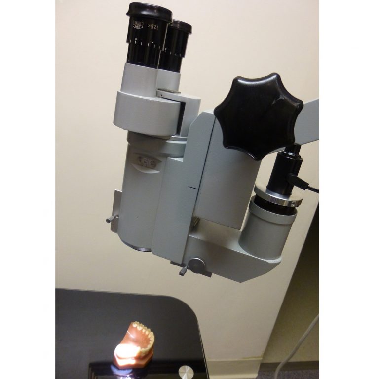 Zeiss OPMI-1 microscope with Nanodyne illuminator